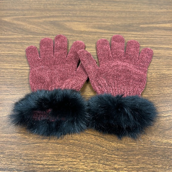 Garnet & Black Fur Cuff Gloves - Picture 4 of 5